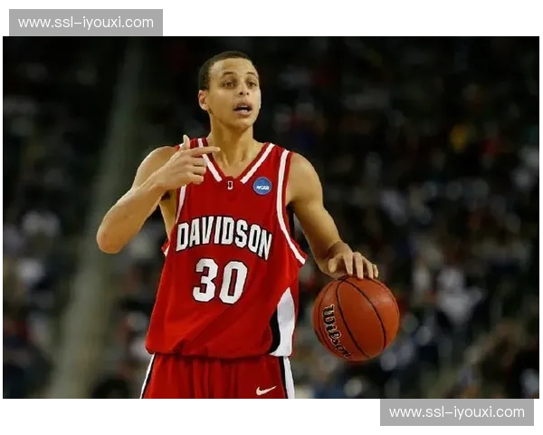 斯蒂芬·库里无球跑动艺术 仍是勇士进攻体系最锋利刀刃